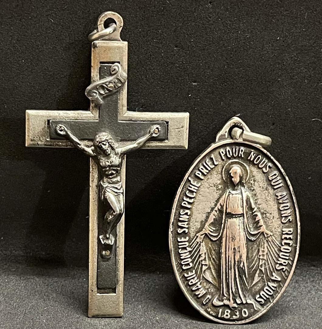 France & Italy – Vintage lot x2 Miraculous Virgin Mary medal & Cross Crucifix