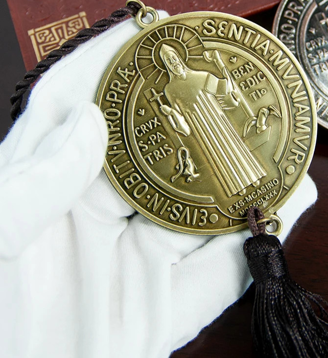 Benedict Medal Religious Bronze Engraving Zinc Alloy Amulet Home Car Decors Gift