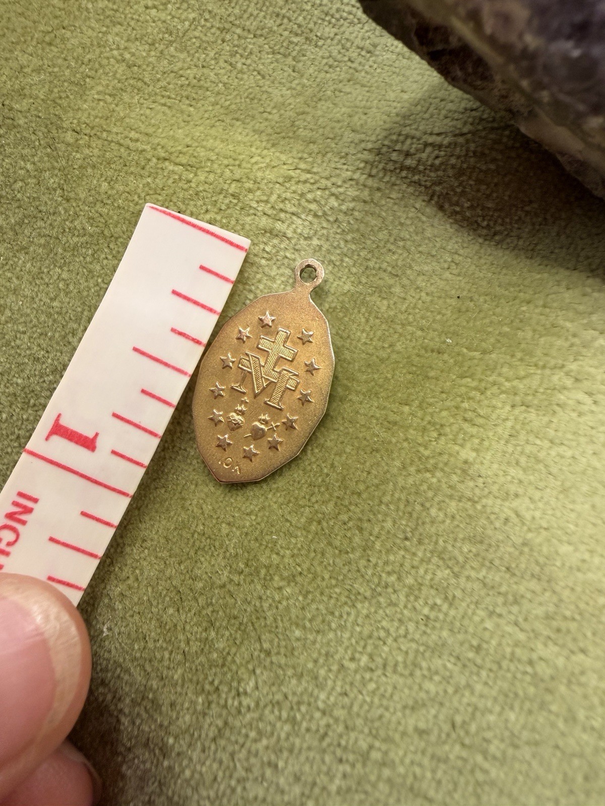 Vintage 10K Yellow Gold Miraculous Medal Pendant Mary Blessed Mother Charm 2.55g