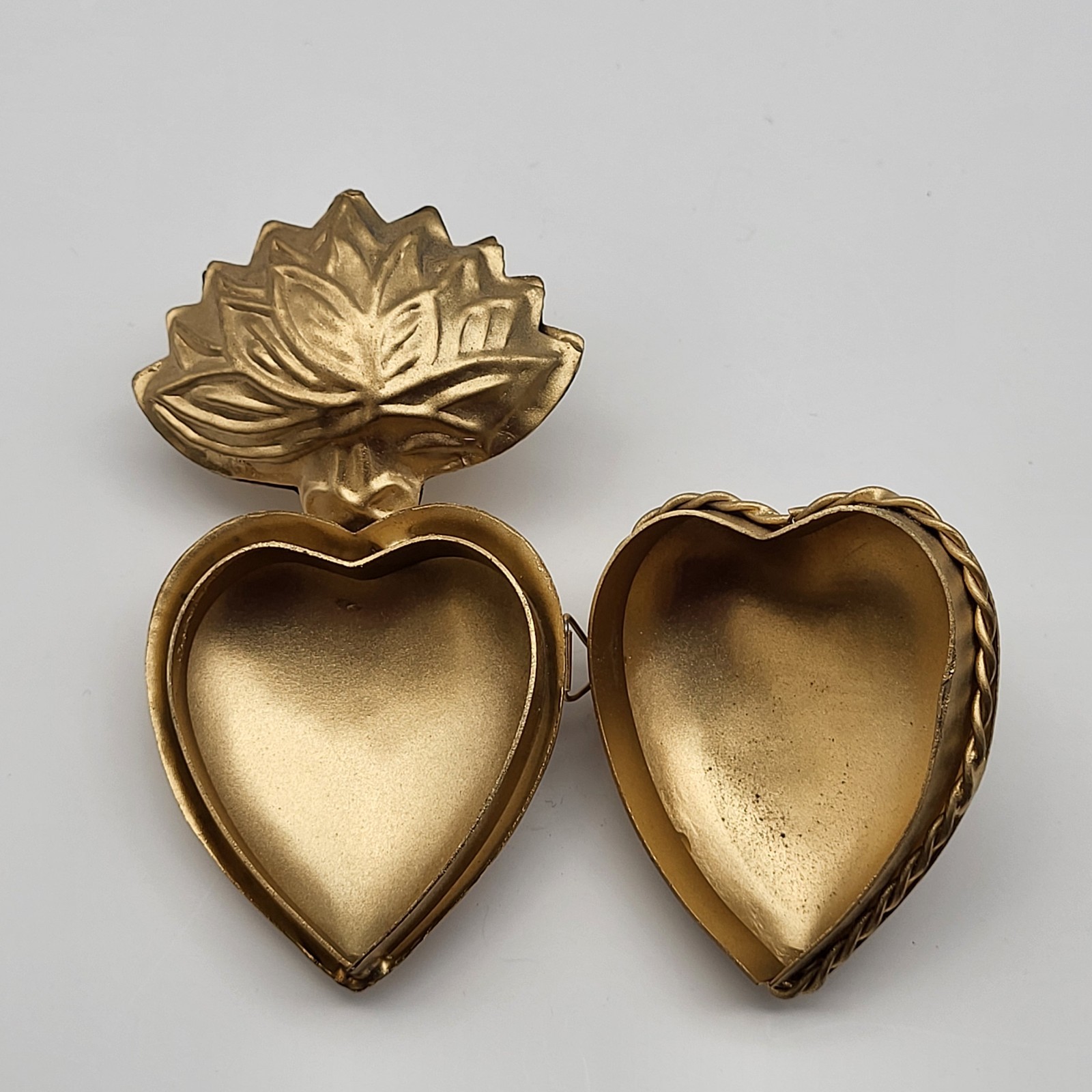 Vintage Sacred Heart Metal Locket Trinket box Ornament compartment shrine