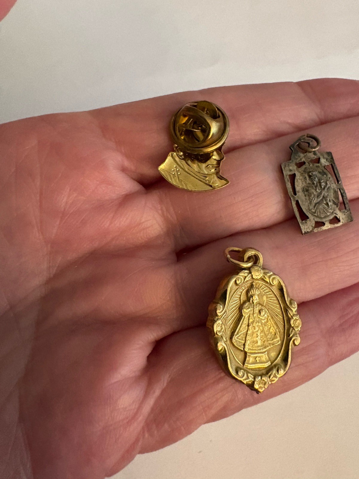 LOT OF VINTAGE CATHOLIC MEDAL PENDANTS CHARMS-GOLD PLATED & MORE