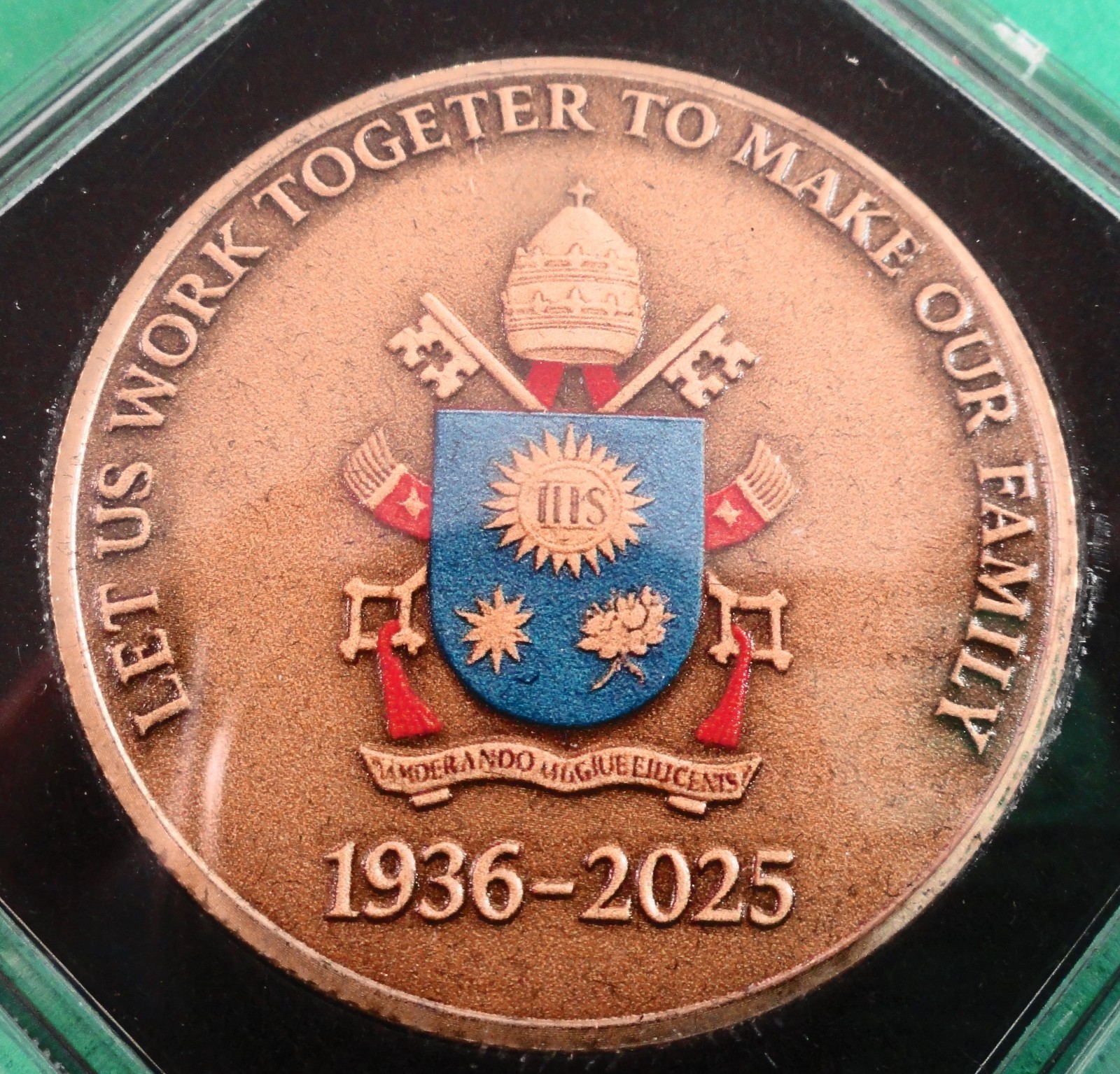 Challenge Coin – POPE FRANCIS – PAPAL REGALIA