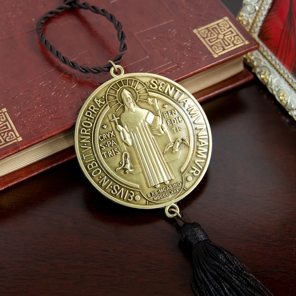 Benedict Medal Religious Bronze Engraving Zinc Alloy Amulet Home Car Decors Gift