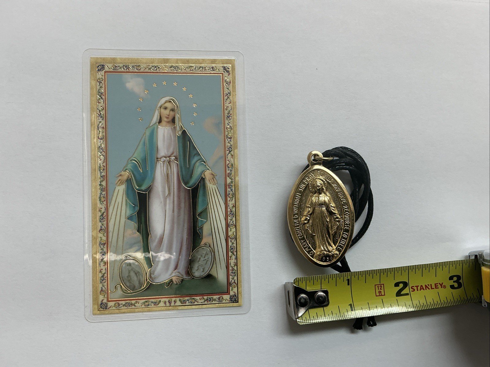 MIRACULOUS LADY MEDAL IN GOLDEN FINISH & HOLY CARD IN ENGLISH, FAVORS PROTECTION