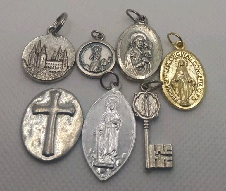 7 Vtg &1 Rear Catholic Saints, Mary, Bernadette, Joseph, Dymphna Medal Pendants